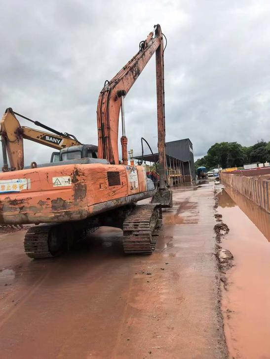 Buy Hitachi EX230-6 Used Excavator / 1
