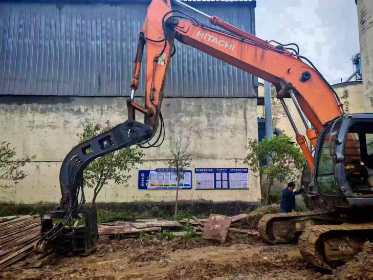 Buy Hitachi ZX240 Used Excavator / 1