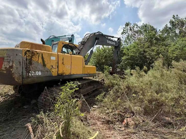 Buy Volvo EC210B Used Excavator / 1
