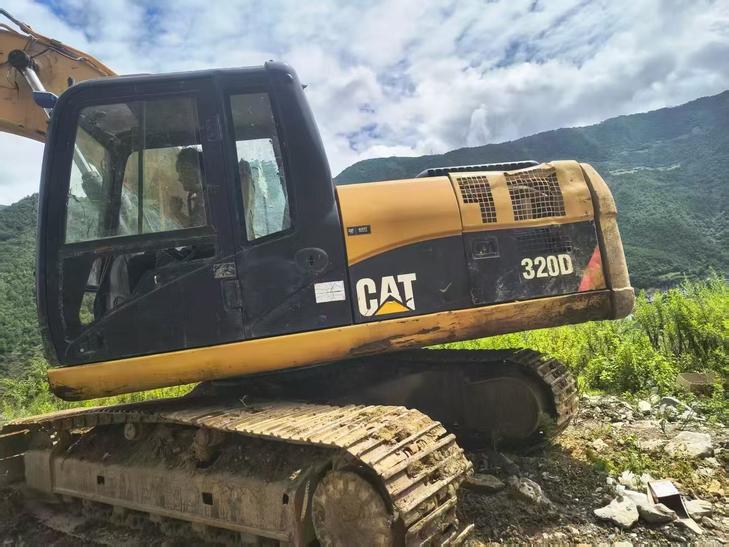 Buy Caterpillar 320D Used Excavator / 1