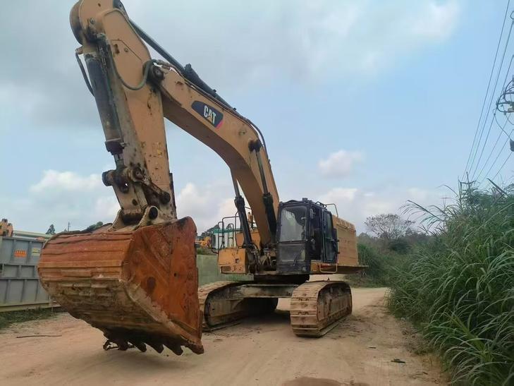 Buy Caterpillar 374D Used Excavator / 1