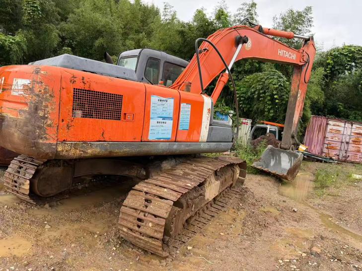 Buy Hitachi EX200-3 Used Excavator / 1