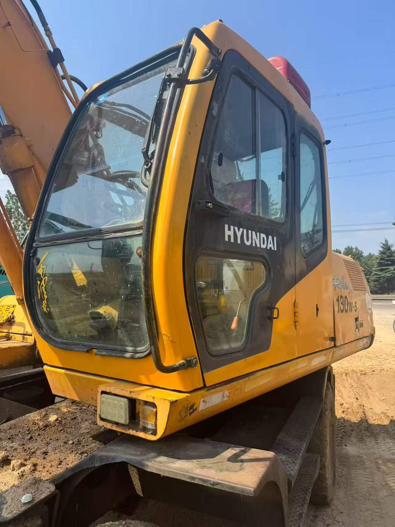 Buy Hyundai R130W Used Excavator / 2