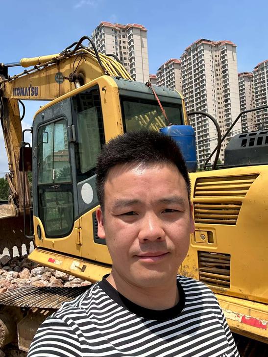 Buy Komatsu PC210-8 Used Excavator / 1