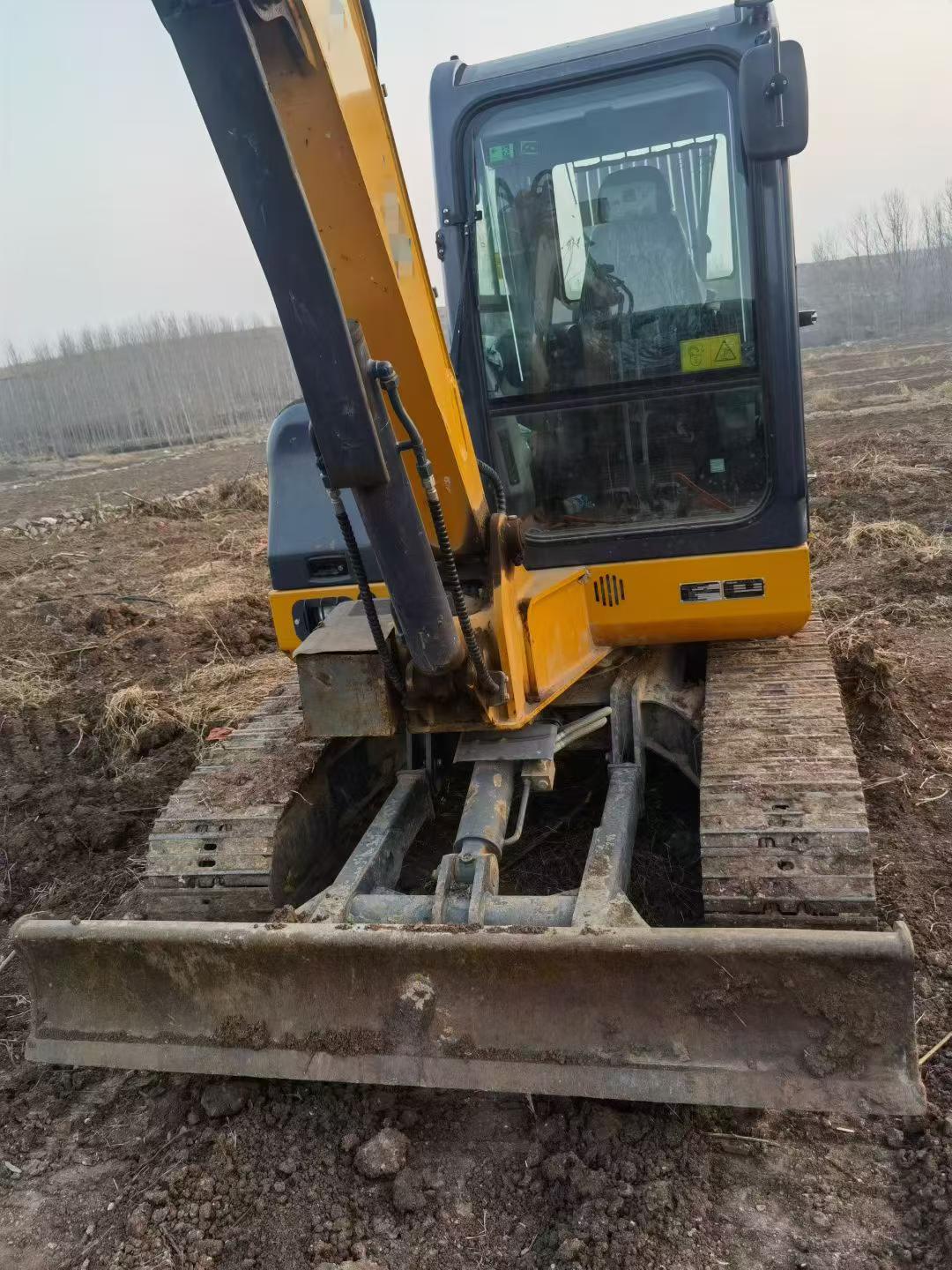 Buy XCMG LW60G Used Excavator / 3