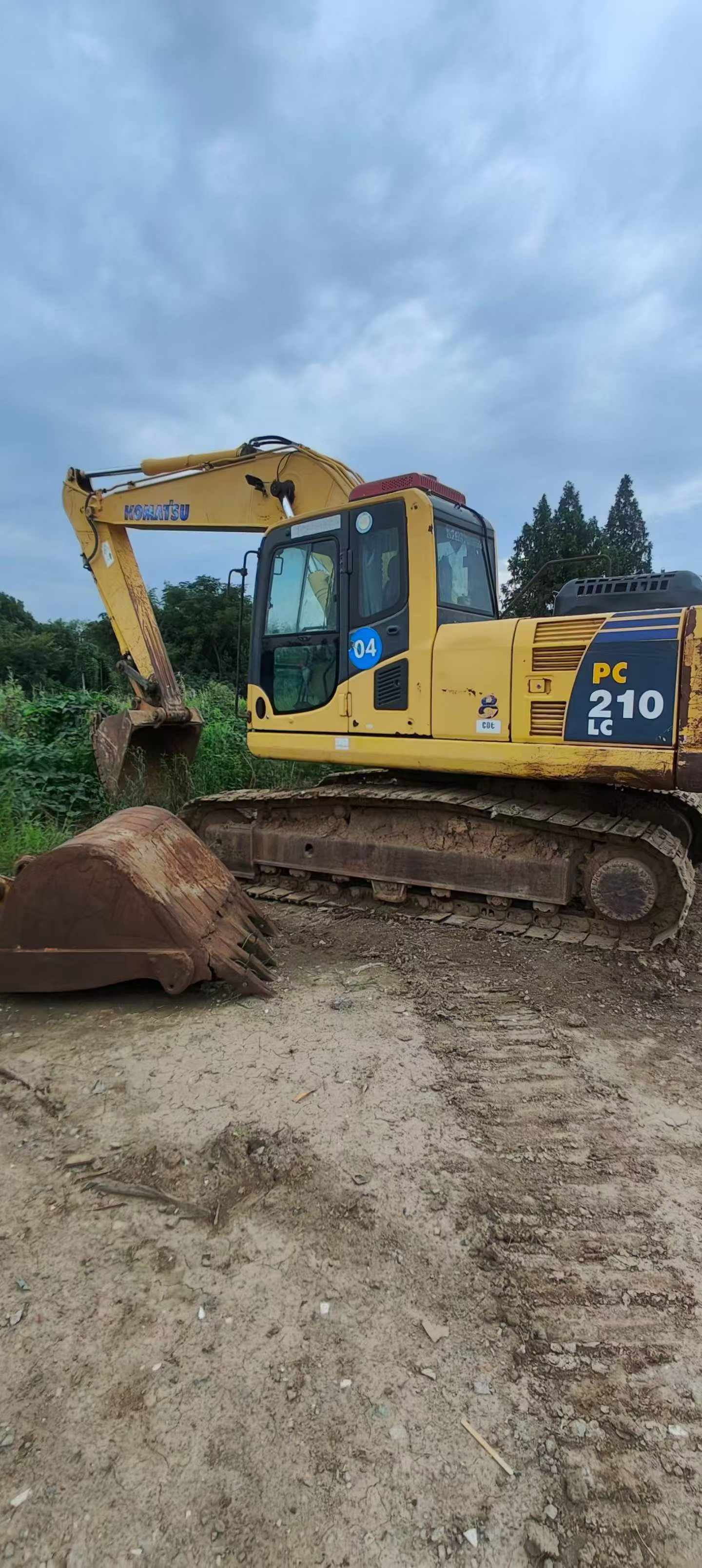 Buy Komatsu PC200-8 Used Excavator / 4