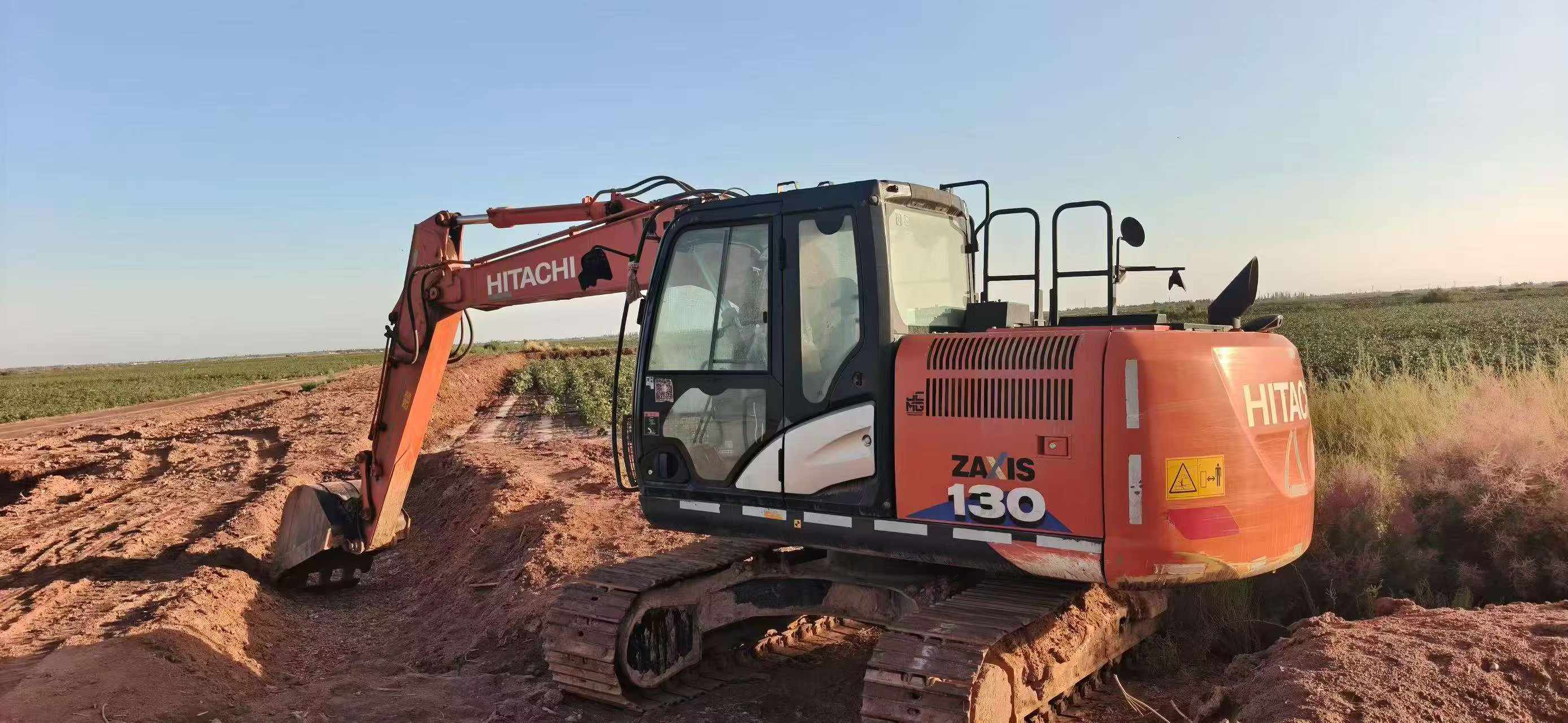 Buy Hitachi EX130H-5 Used Excavator / 2