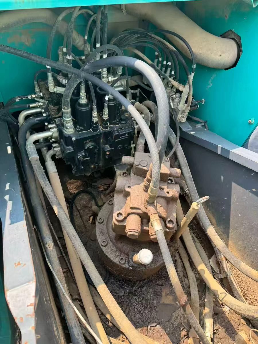 Buy Kobelco SK210 Used Excavator / 4