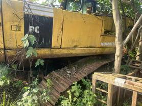 Buy Komatsu PC220-7 Used Excavator / 9 Buy Komatsu PC220-7 Used Excavator / 9