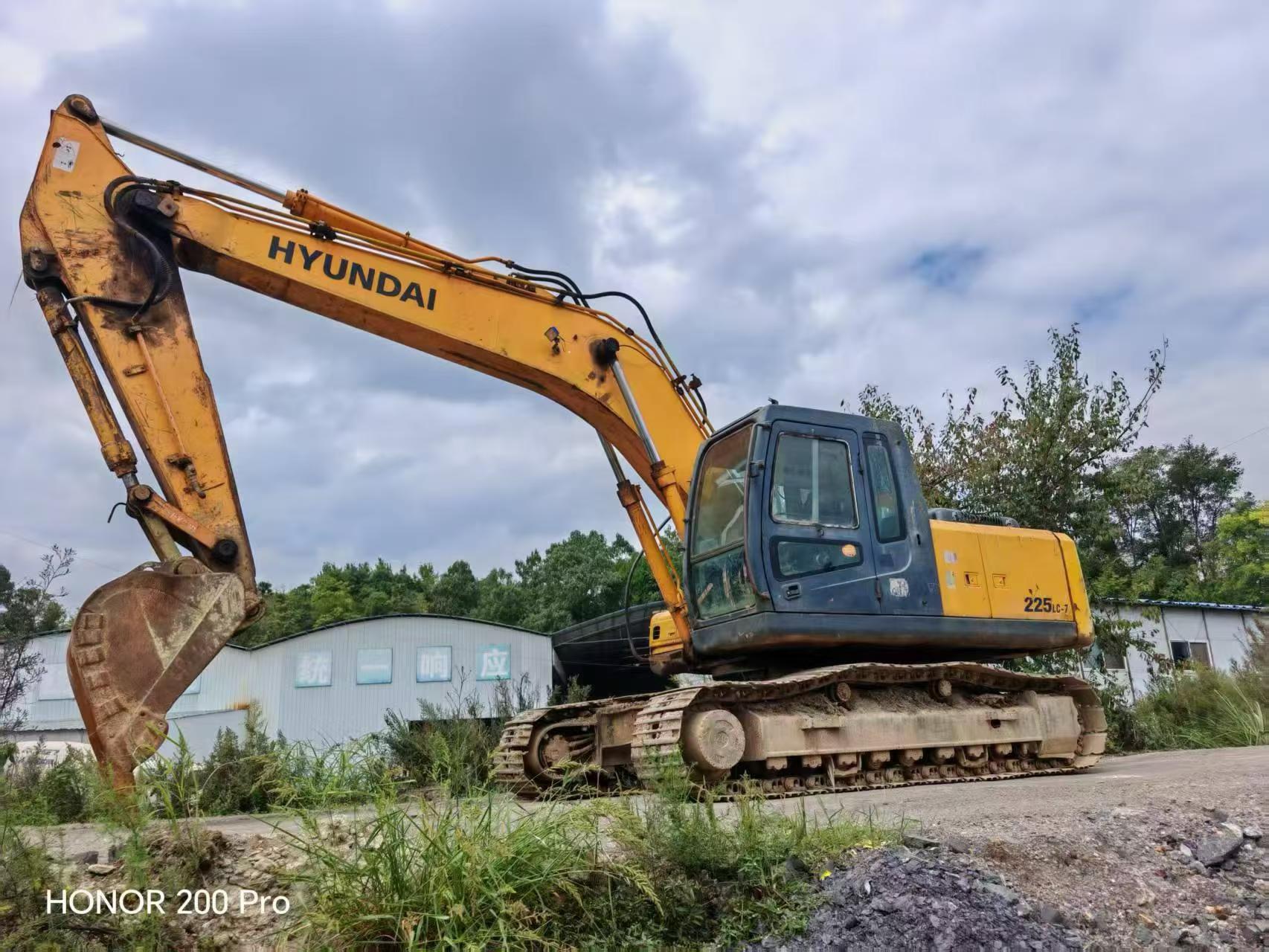 Buy Hyundai R225-7 Used Excavator / 6