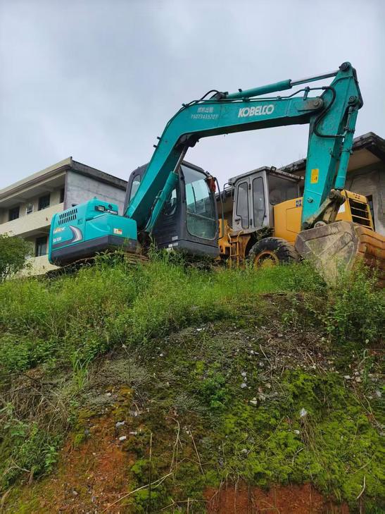Buy Kobelco SK75 Used Excavator / 1