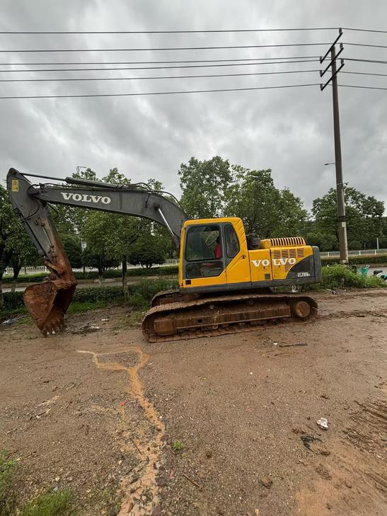 Buy Volvo EC210B Used Excavator / 1