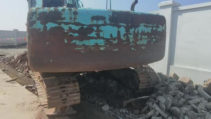 Buy Kobelco SK200-6 Used Excavator / 1