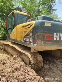 Buy Hyundai R225-7 Used Excavator / 3 Buy Hyundai R225-7 Used Excavator / 3