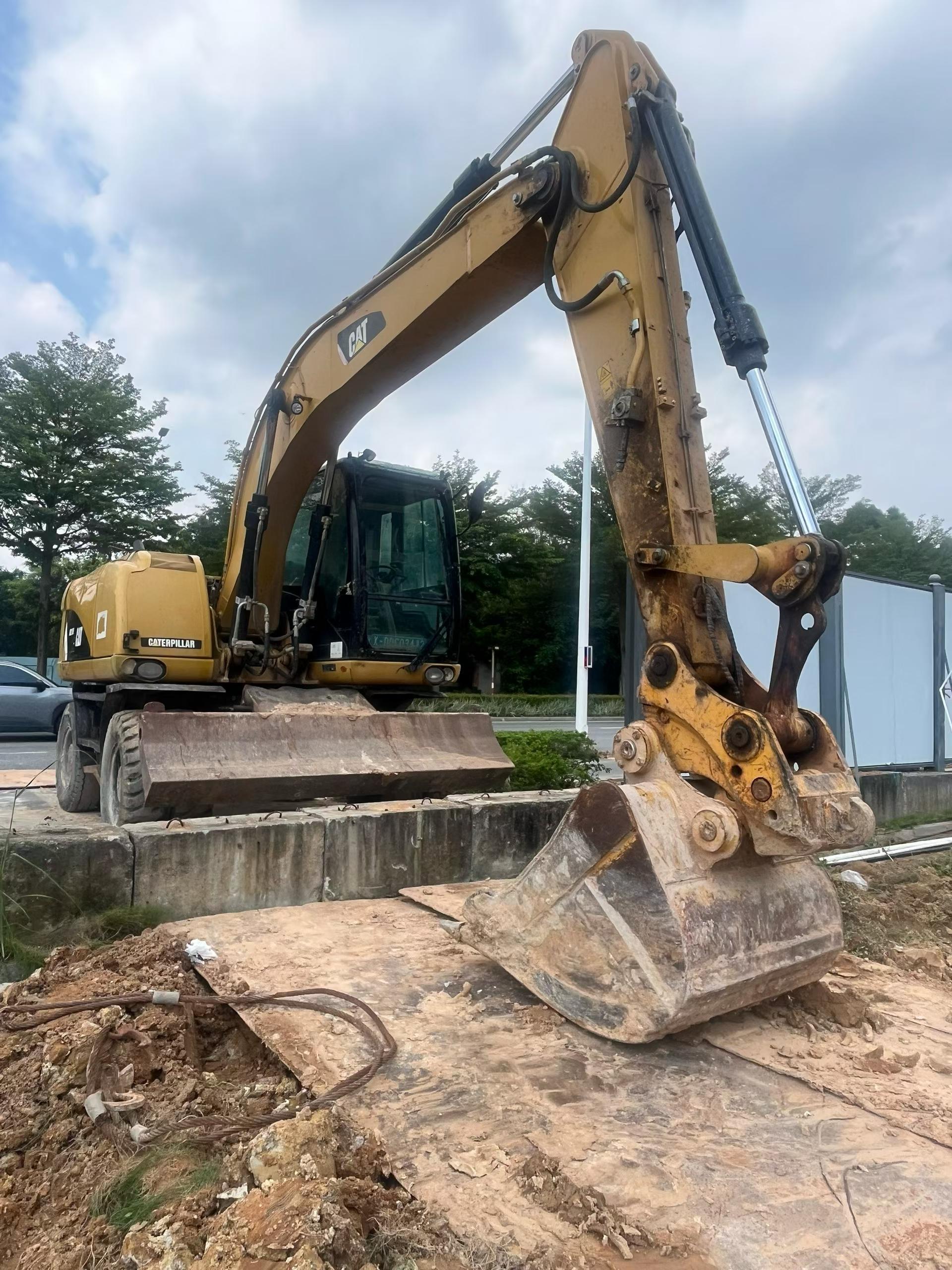 Buy Caterpillar M315 Used Excavator / 8