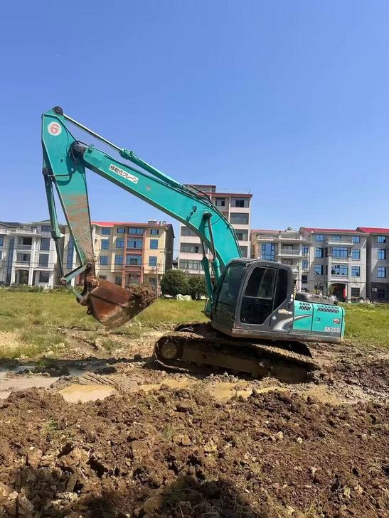 Buy Kobelco SK200 Used Excavator / 1