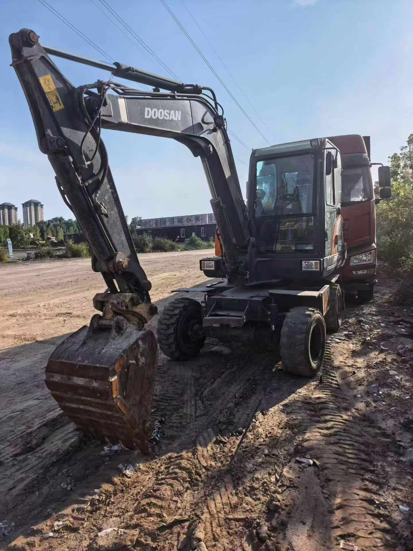 Buy Doosan DH60 Used Excavator / 4