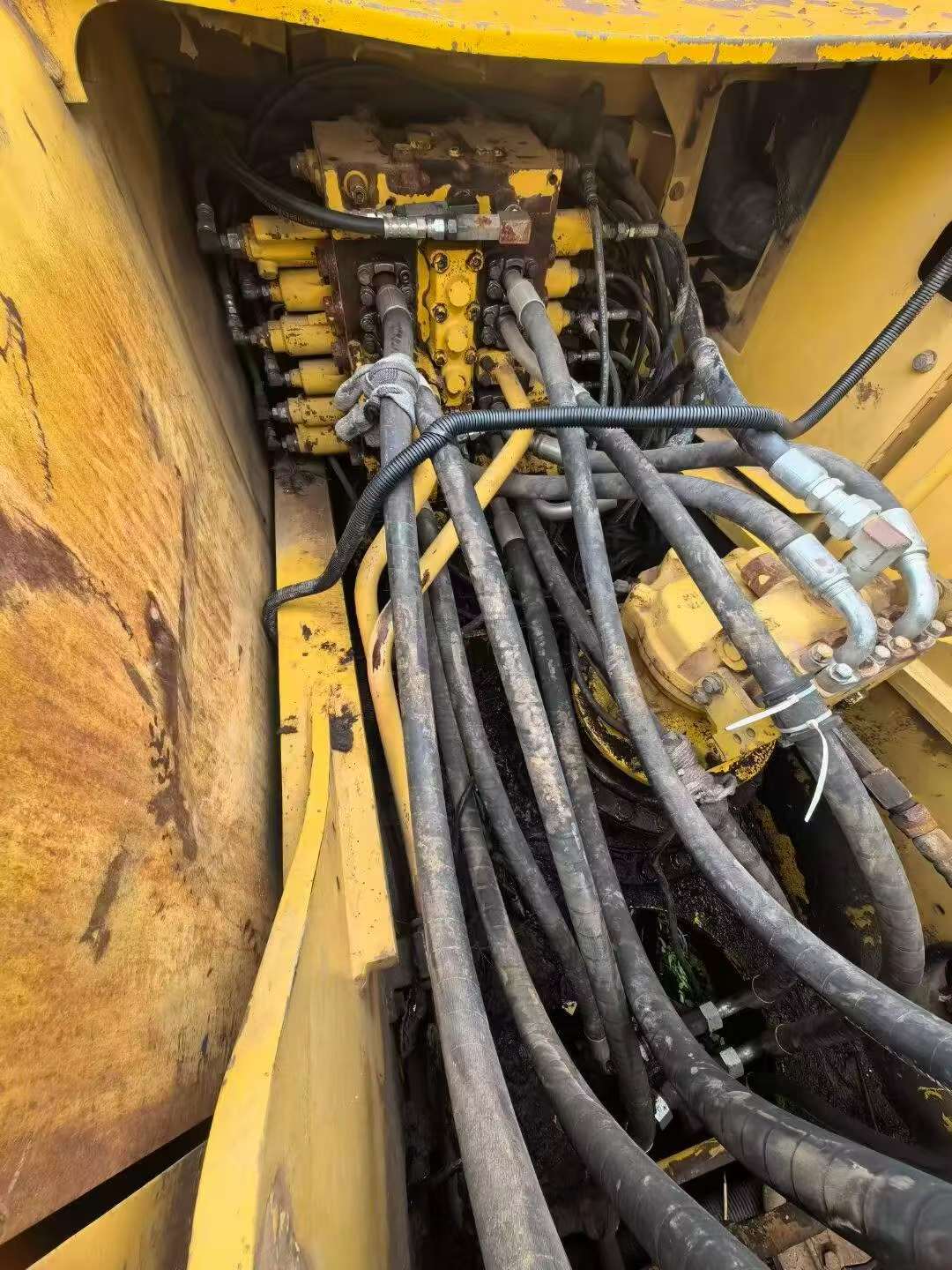 Buy Komatsu PC200-8 Used Excavator / 5