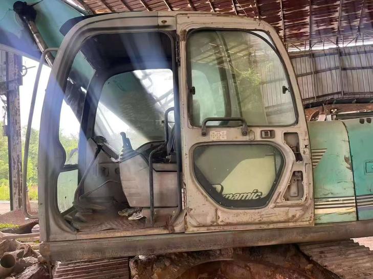 Buy Kobelco SK200-6E Used Excavator / 1