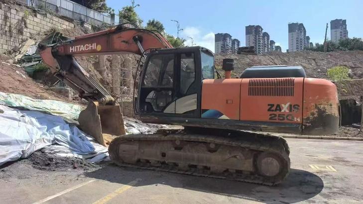 Buy Hitachi EX250-5 Used Excavator / 1