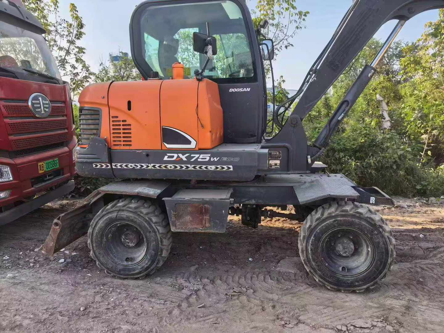 Buy Doosan DH60 Used Excavator / 3