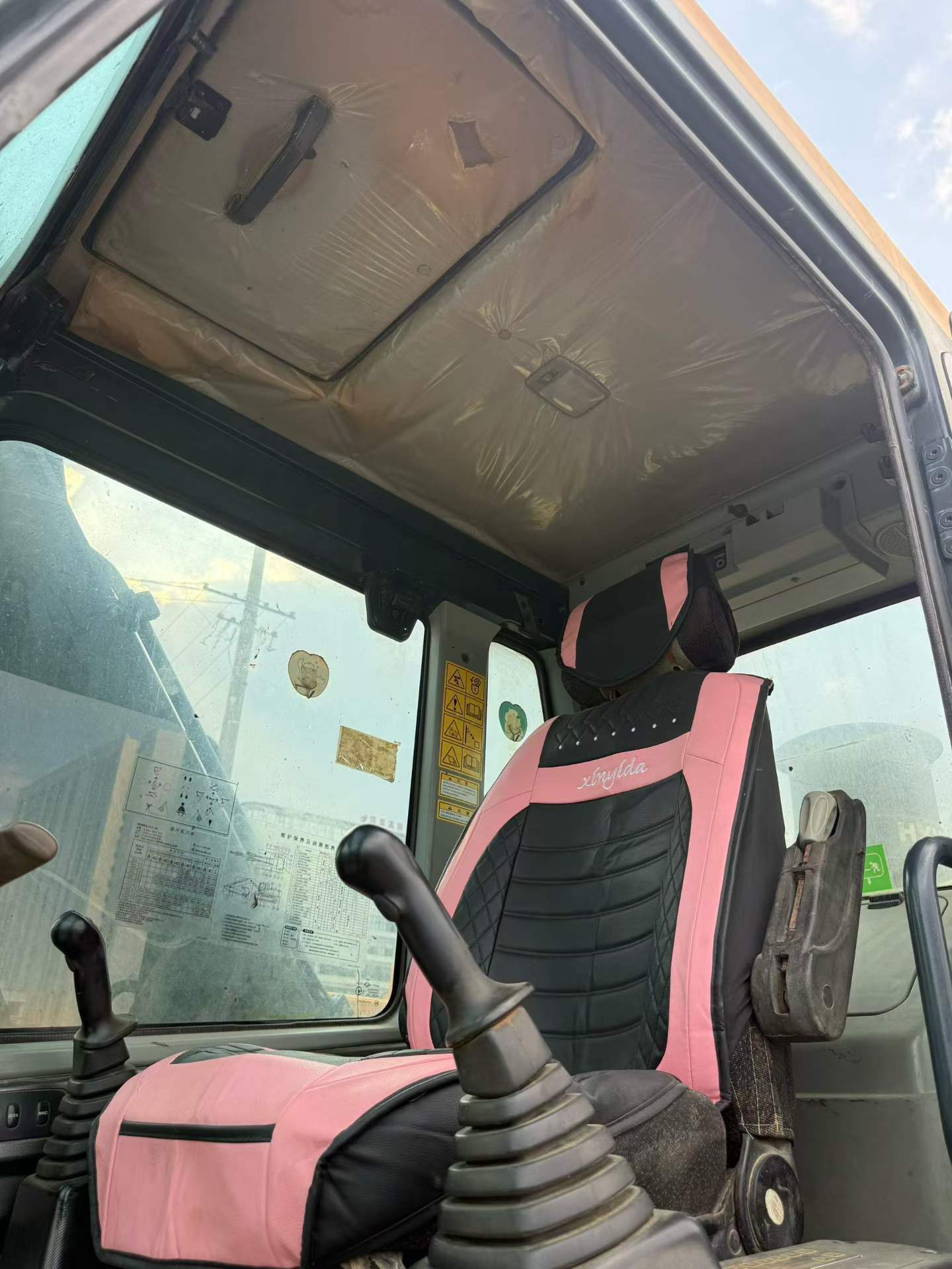 Buy Hyundai R215VS Used Excavator / 8