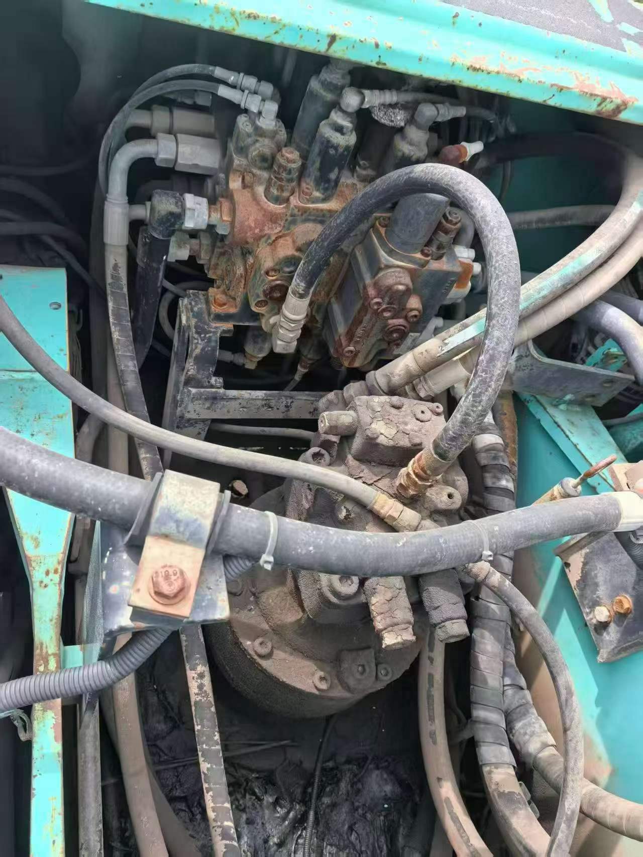 Buy Kobelco SK200-10 Used Excavator / 4
