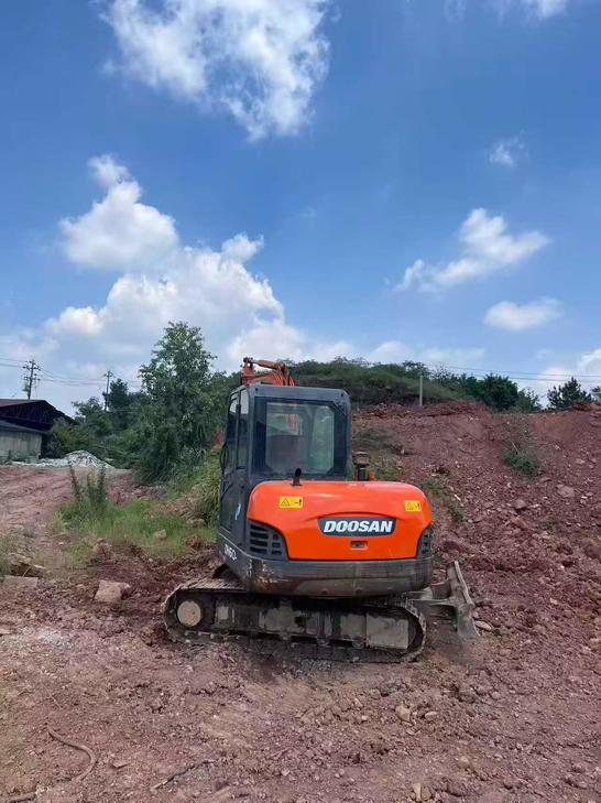 Buy Doosan DH60 Used Excavator / 1
