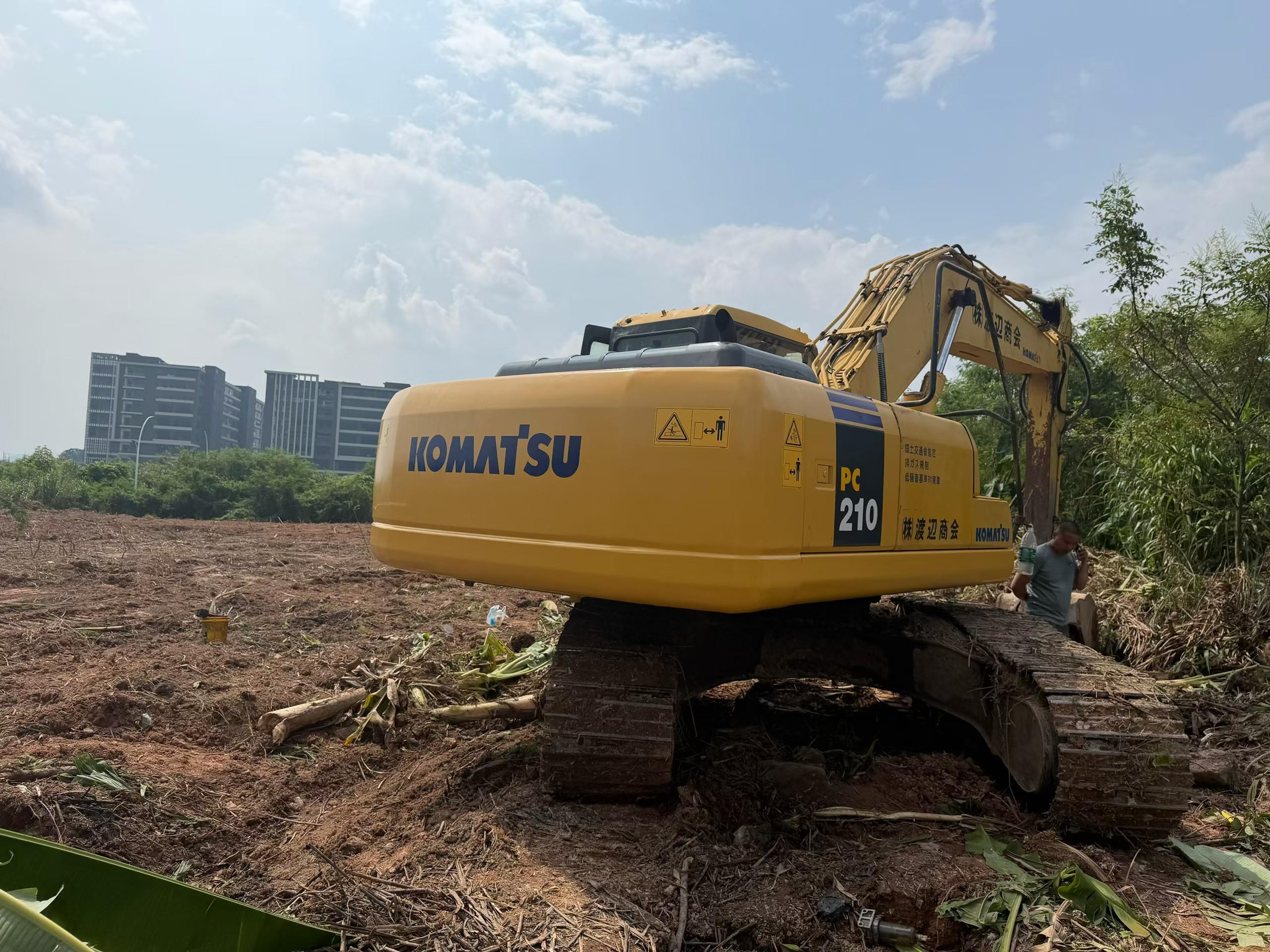 Buy Komatsu PC210-7 Used Excavator / 2
