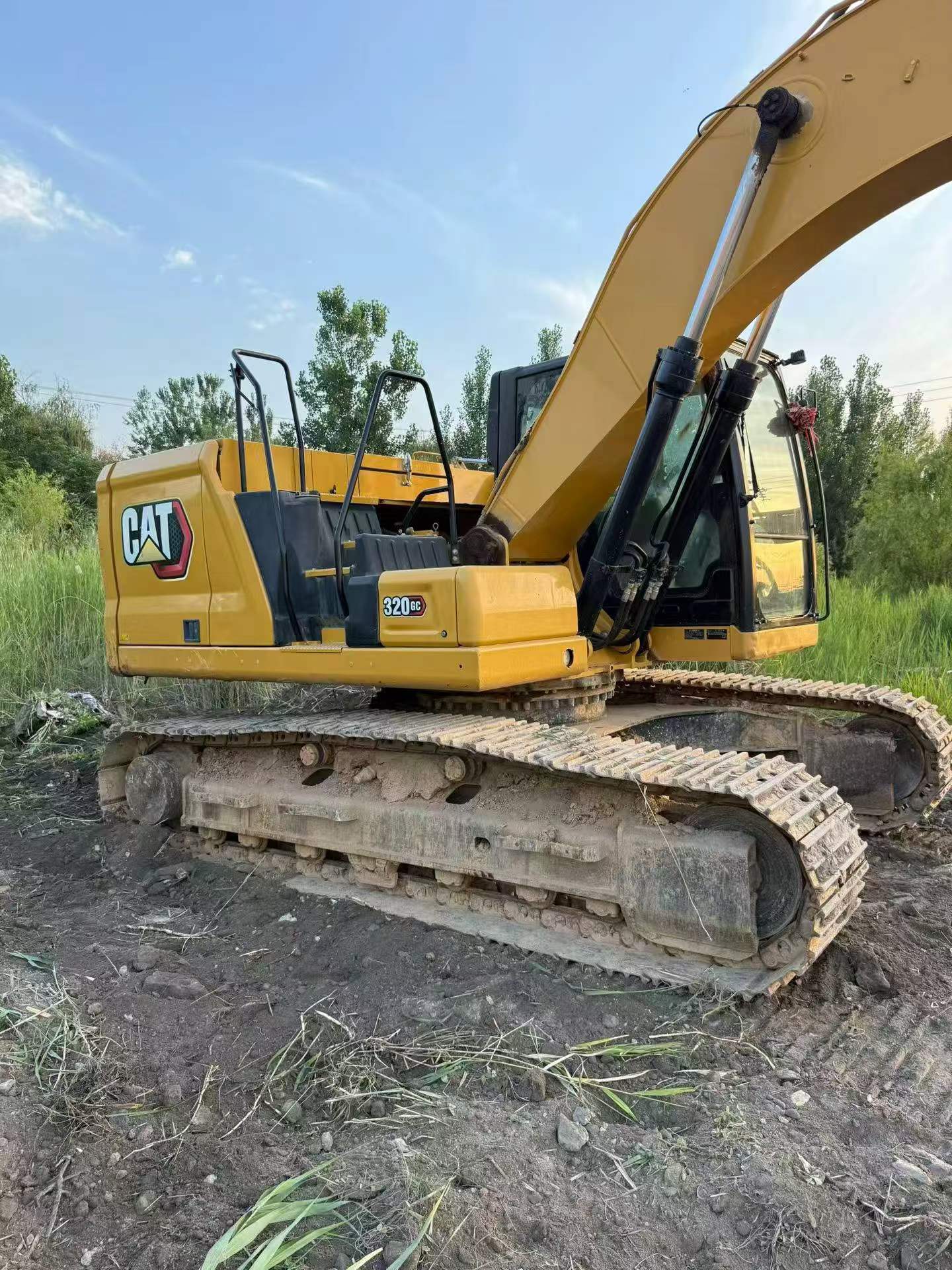 Buy Caterpillar 320GC Used Excavator / 2