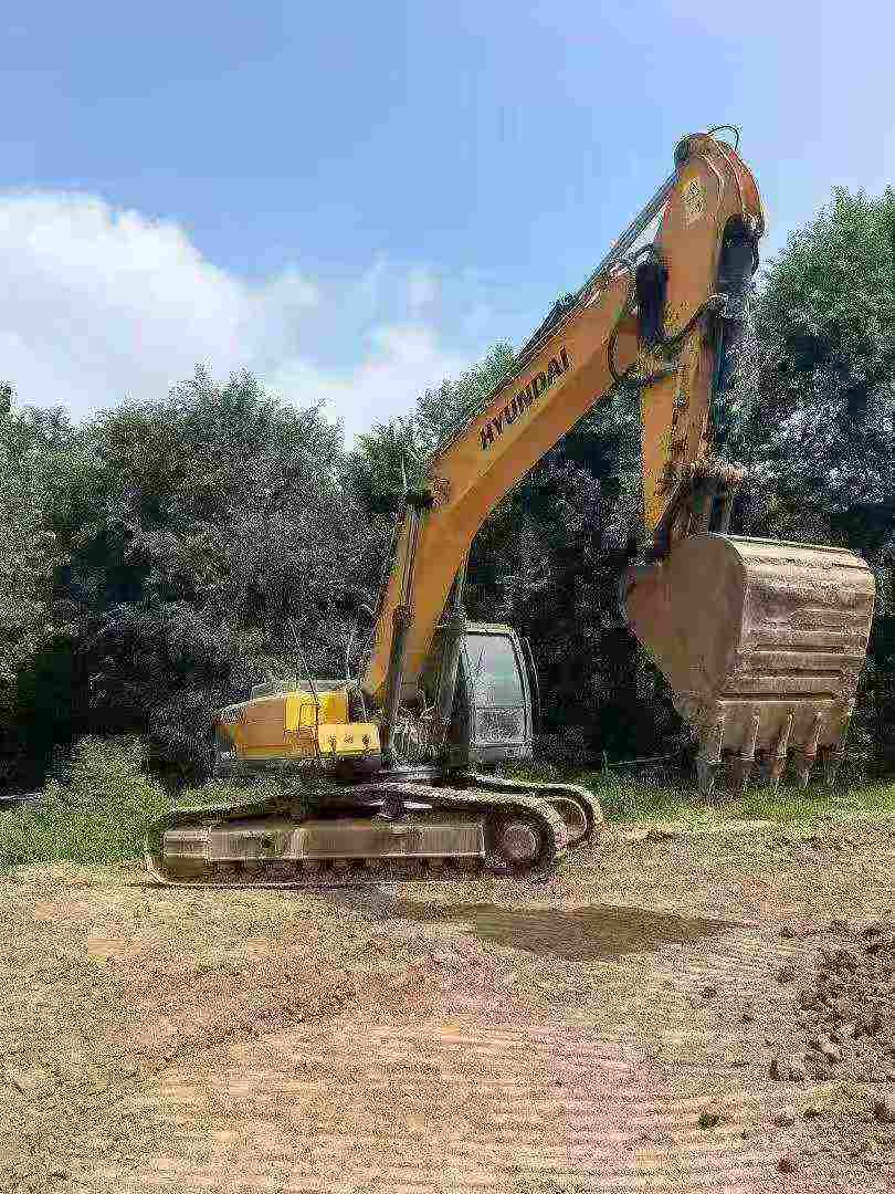 Buy Hyundai R385LVS Used Excavator / 7