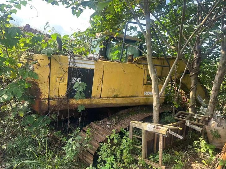 Buy Komatsu PC220-7 Used Excavator / 1