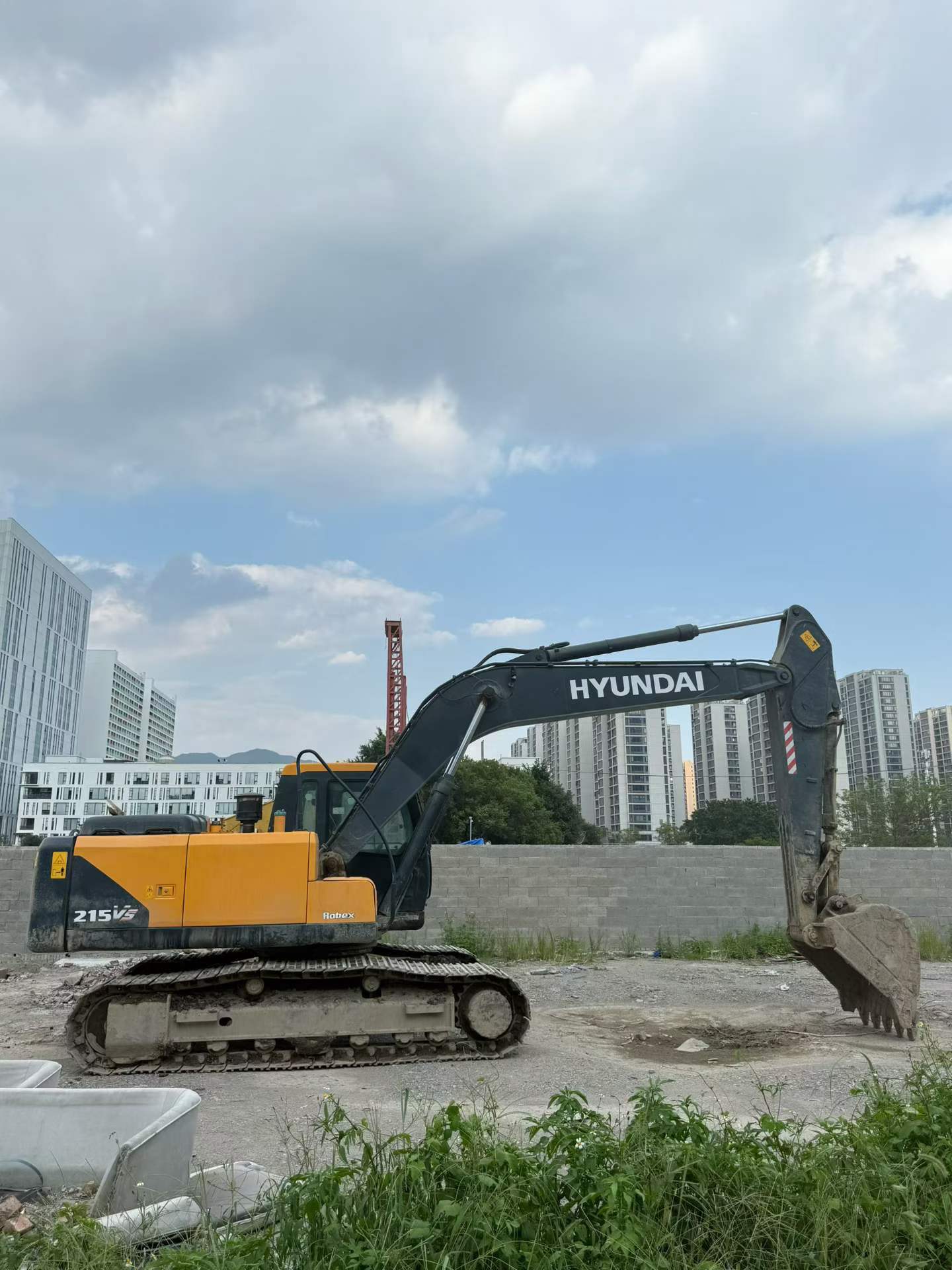 Buy Hyundai R215VS Used Excavator / 2