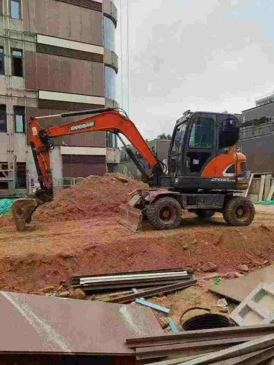 Buy Doosan DH60 Used Excavator / 1