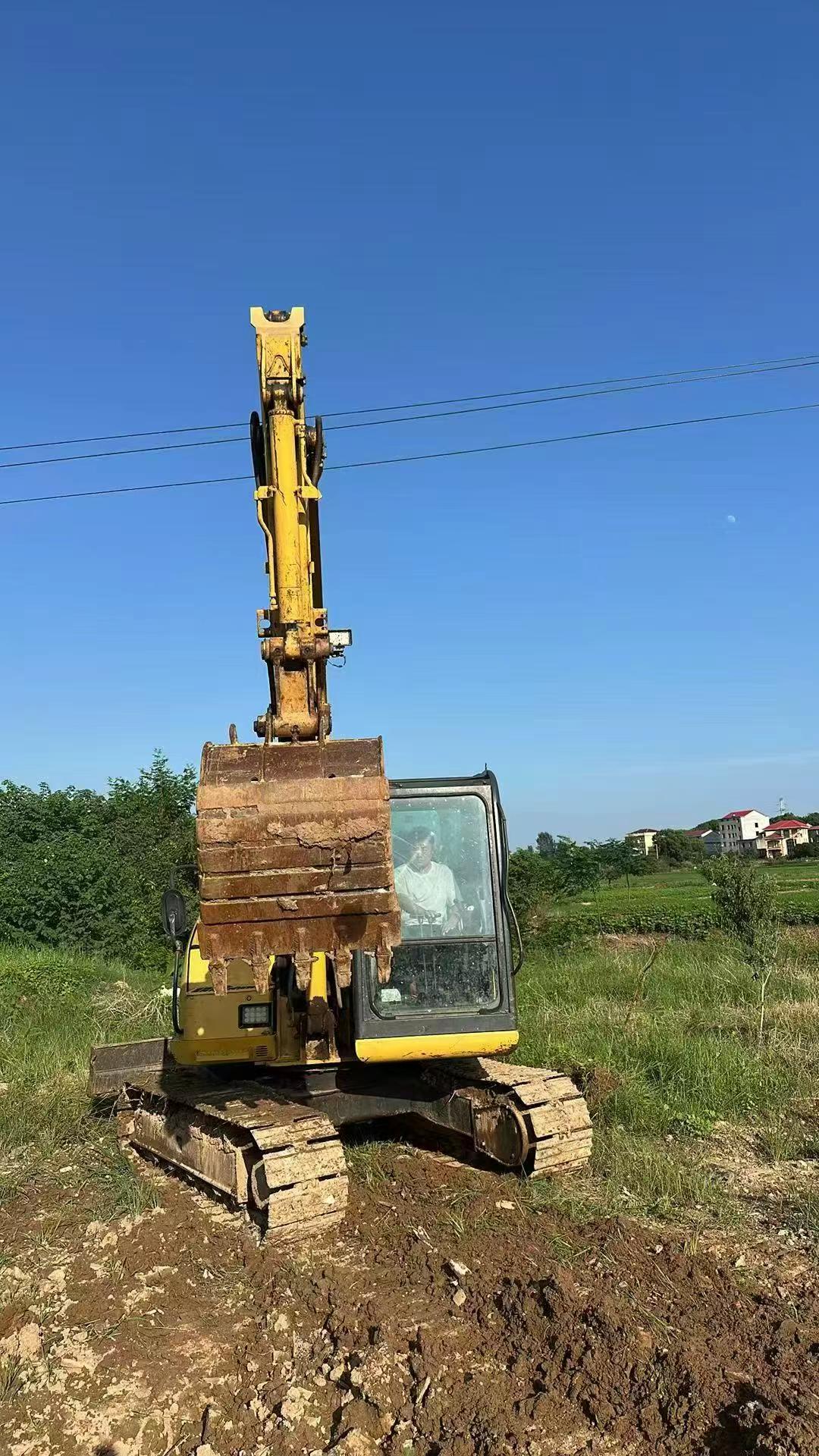 Buy Komatsu PC60-8 Used Excavator / 3