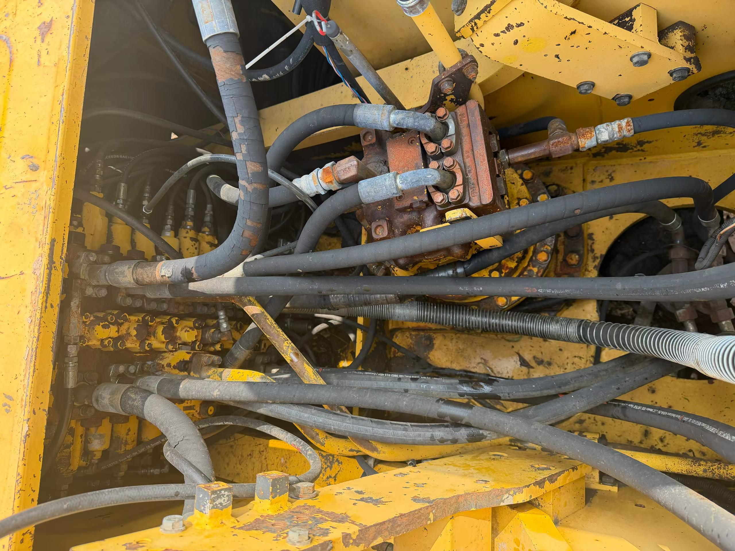 Buy Komatsu PC210-7 Used Excavator / 4