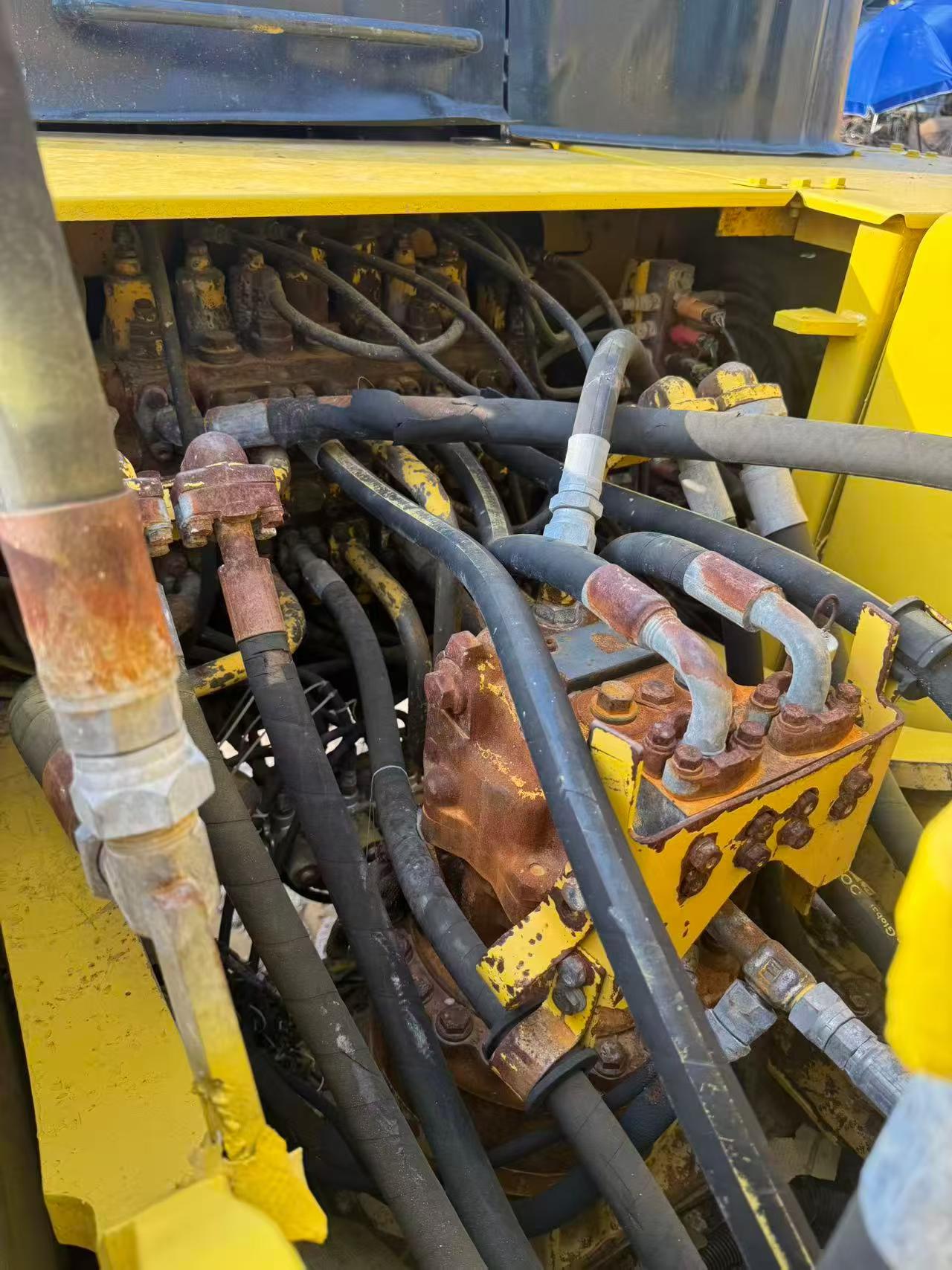 شراء حفارة Komatsu PC200-6E مستعملة / 6