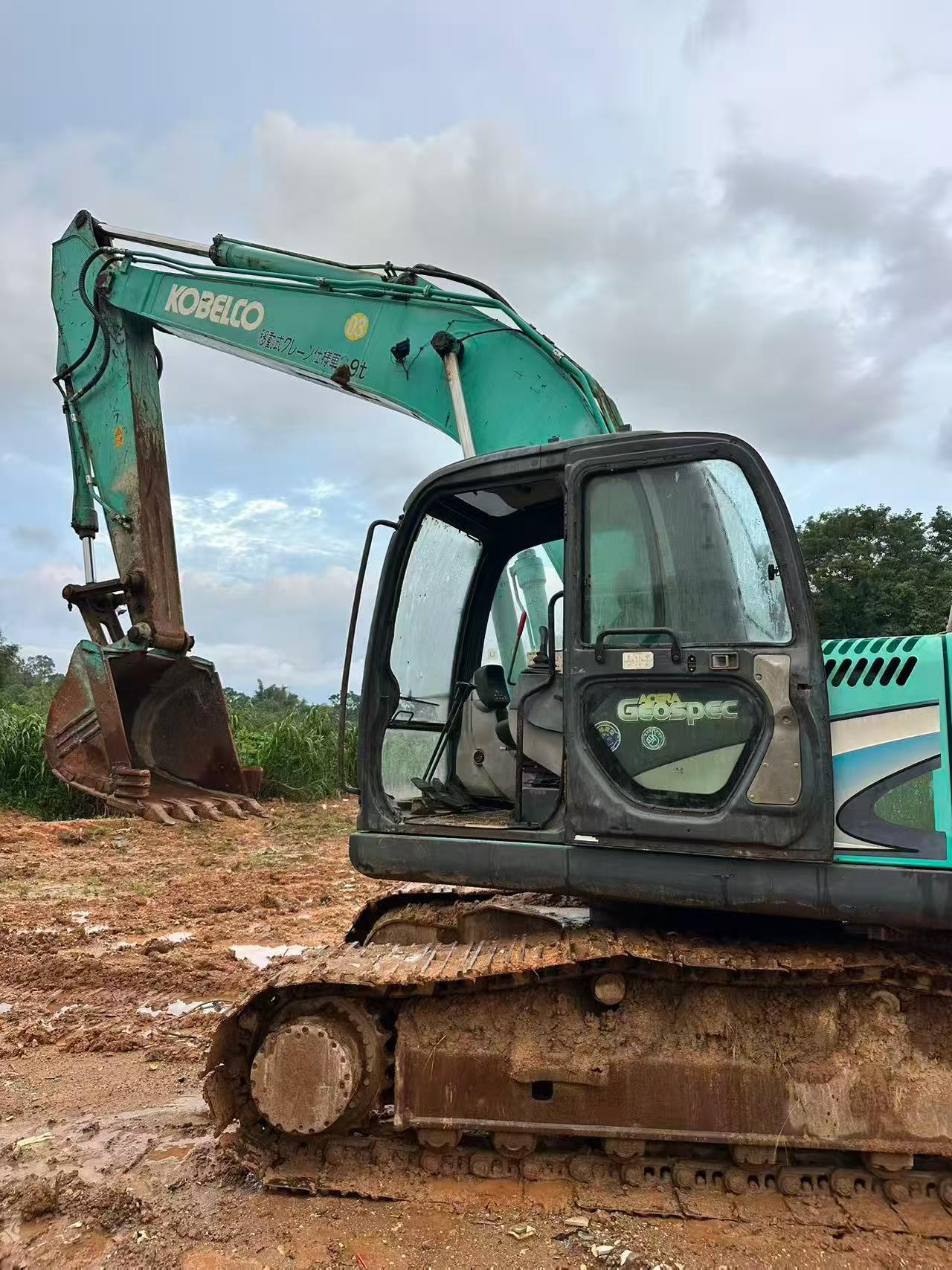 Buy Kobelco SK200-8 Used Excavator / 4