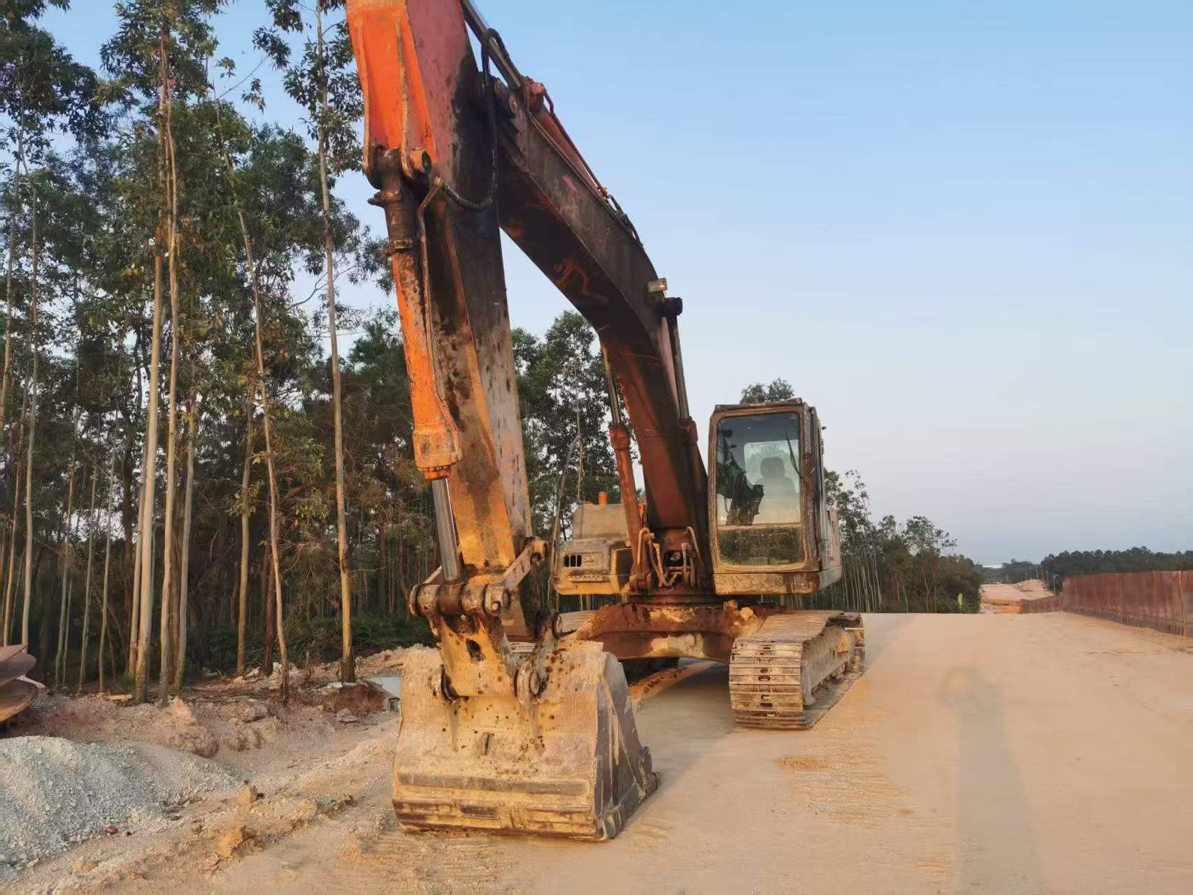 شراء حفارة Hitachi ZX240-3G مستعملة / 7