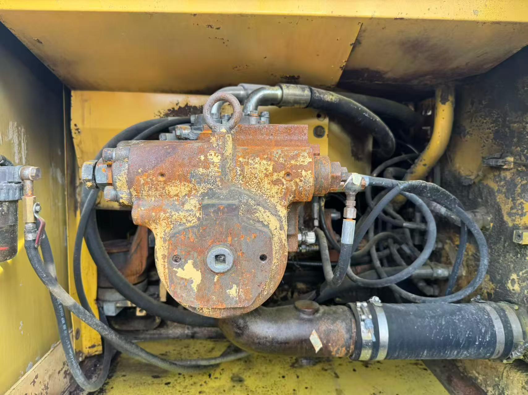 شراء حفارة Komatsu PC200-6E مستعملة / 7