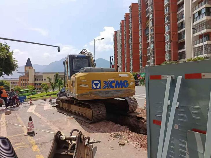 Buy XCMG XE150 Used Excavator / 1