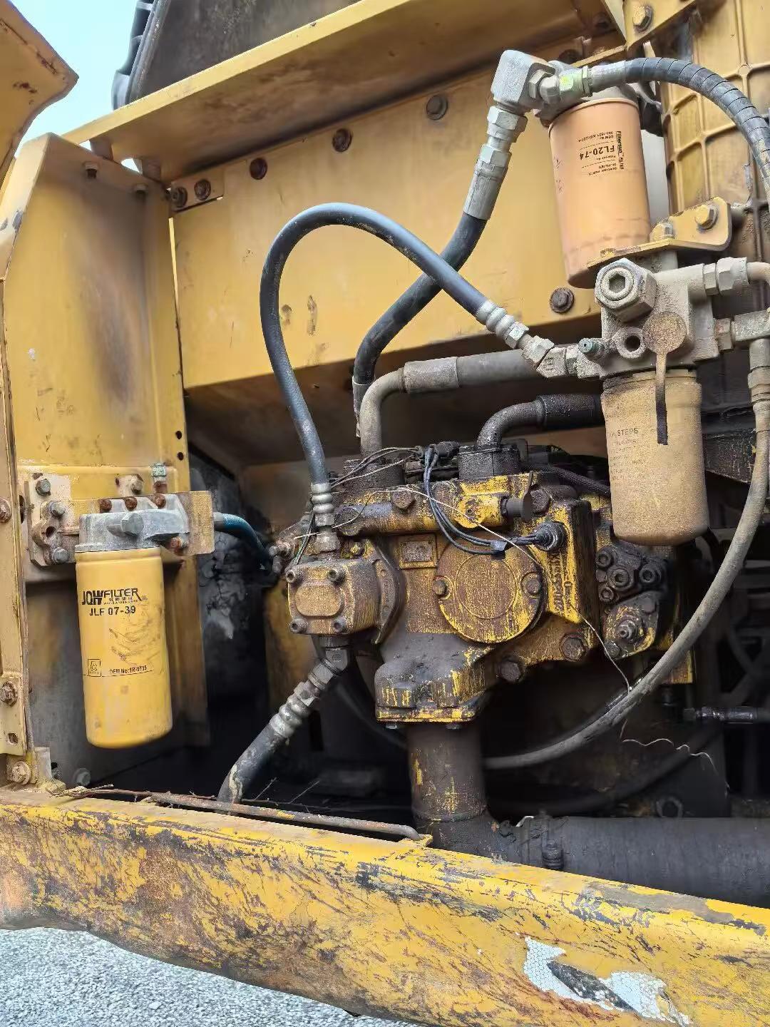 Buy Caterpillar Used Excavator / 4