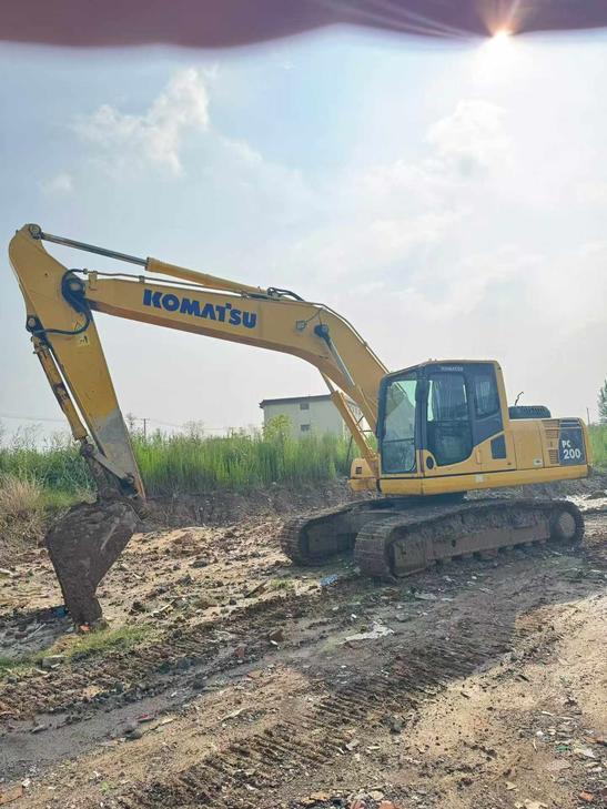 Buy Komatsu PC200-8 Used Excavator / 1