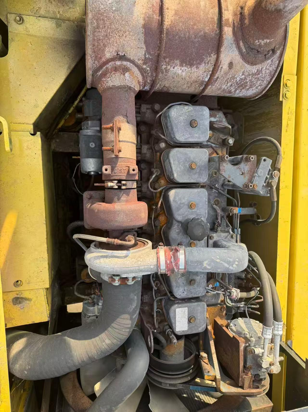 شراء حفارة Komatsu PC200-6E مستعملة / 8