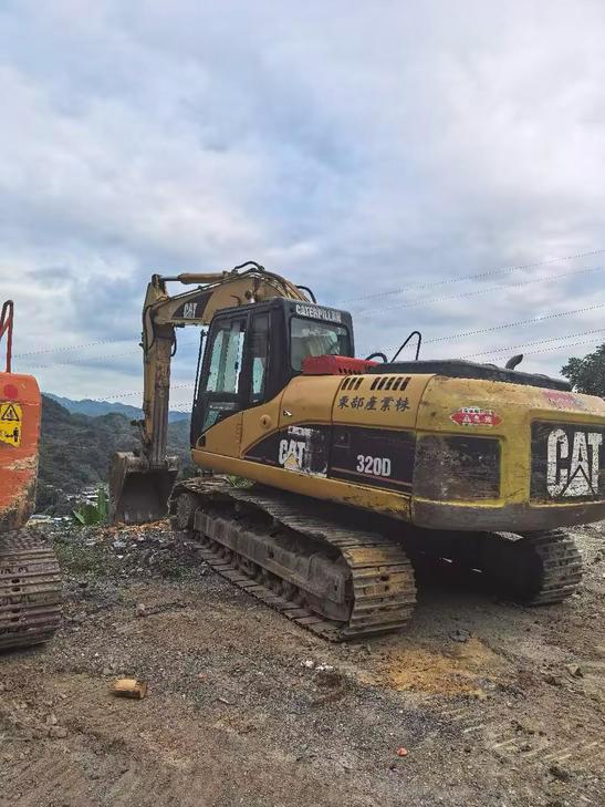 Buy Caterpillar Used Excavator / 1