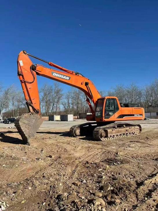 Buy Doosan DH370 Used Excavator / 1