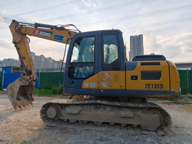 Buy XCMG XE135B Used Excavator / 1