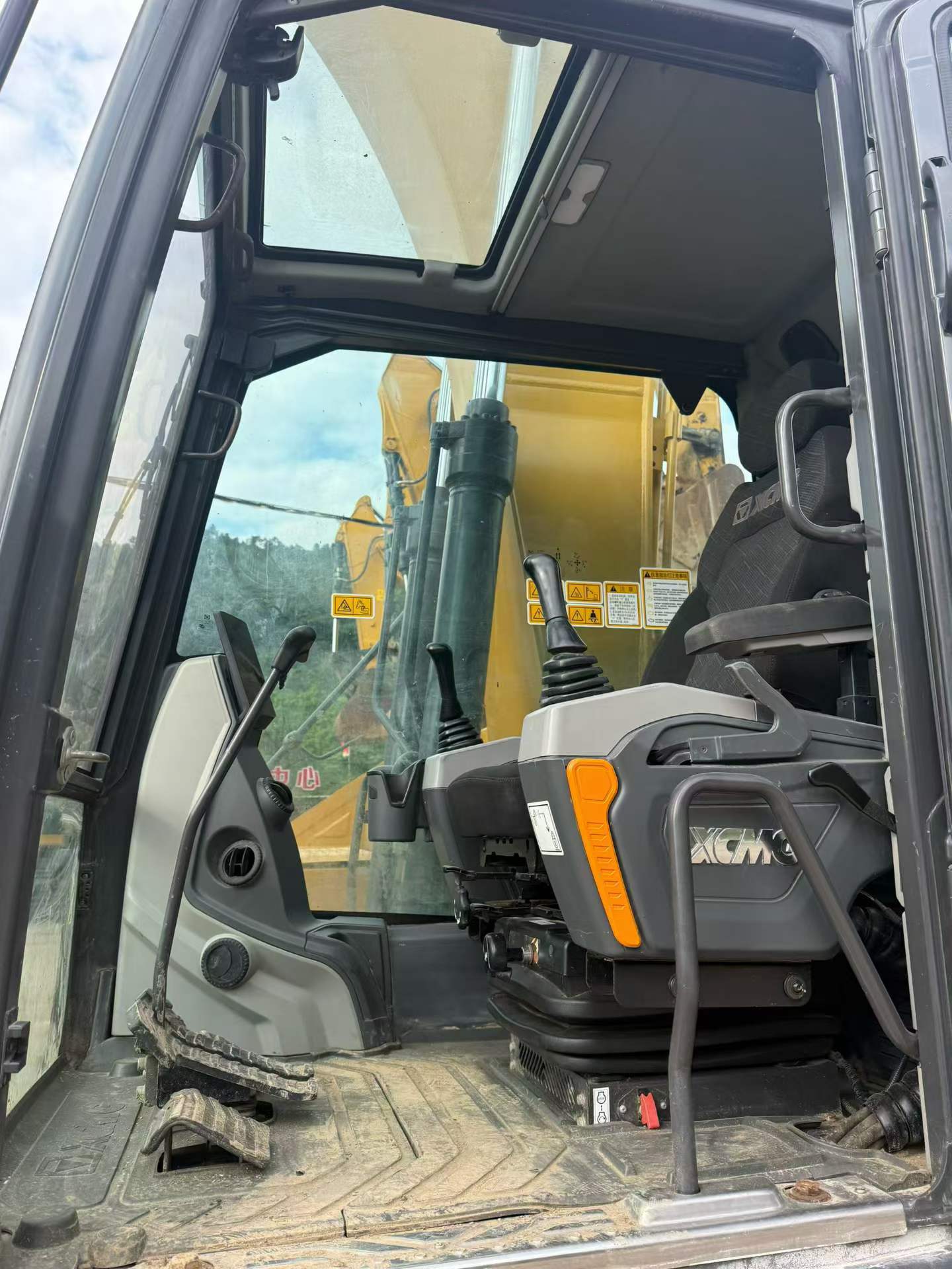 Buy XCMG XE215 Used Excavator / 3