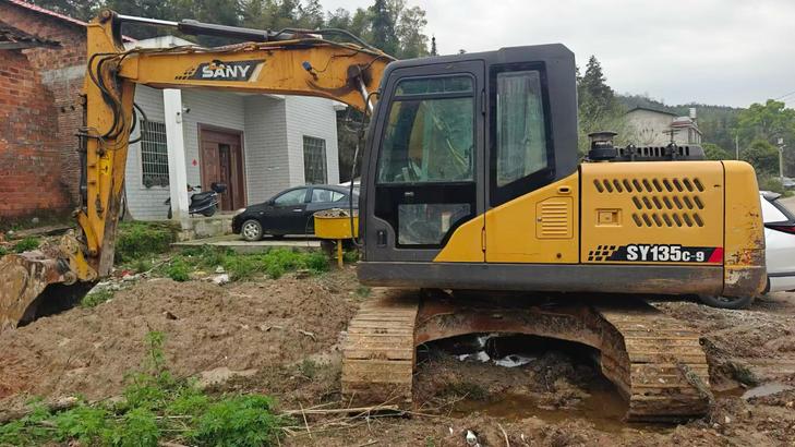 Buy Sany SY135 Used Excavator / 1