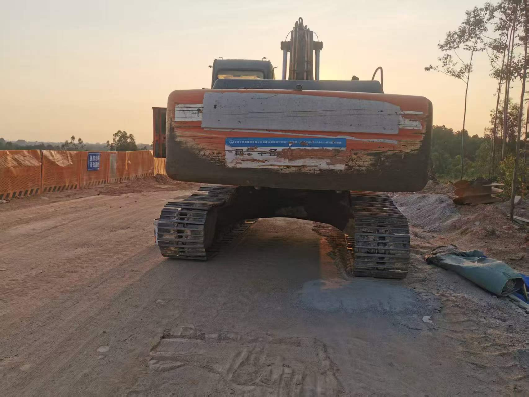 شراء حفارة Hitachi ZX240-3G مستعملة / 2